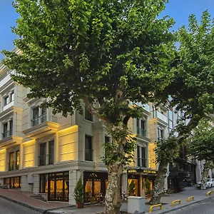 Otel Grand Naki
